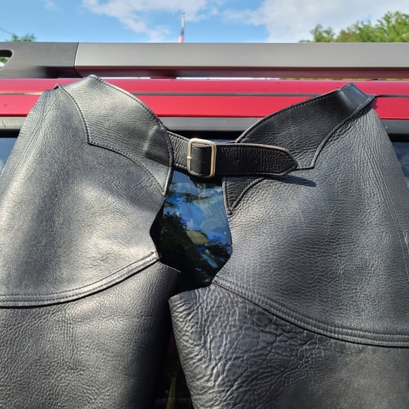 US Chaps & Saddlebags Cape Cod Mass Leather Chaps - Picture 2 of 8